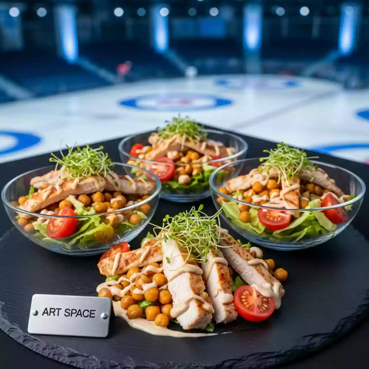 Аренда Салат из жареного нута с куриным филе в Керлинговом центре «Ледяной куб» — ART SPACE