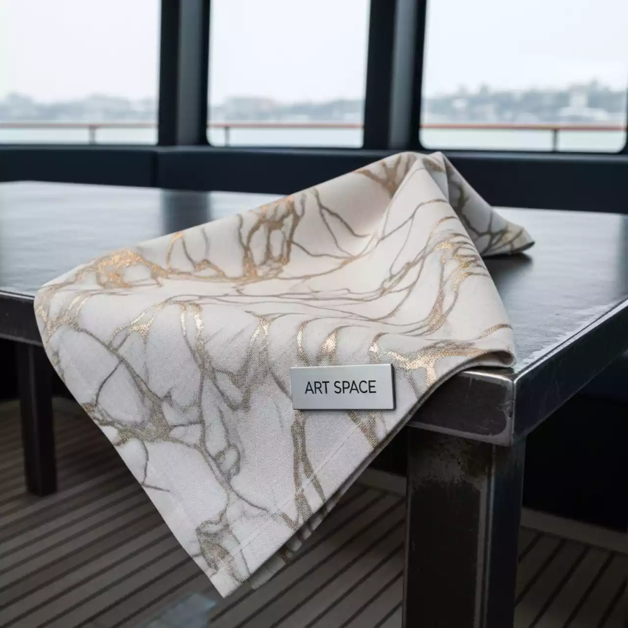Аренда Салфетка банкетная Шампань мрамор на VIP теплоходе (Морпорт Сочи) — ART SPACE