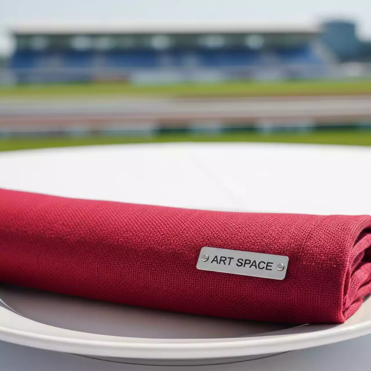 Аренда Салфетка красная хлопчатобумажная ручник на Сочи Автодроме — ART SPACE