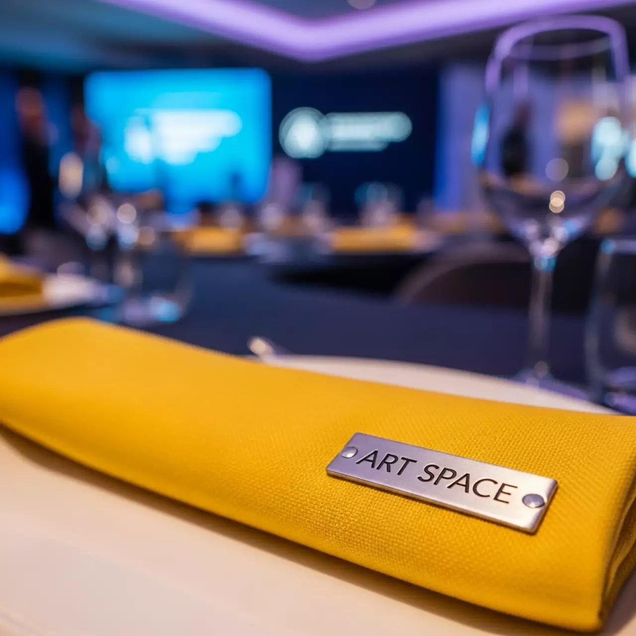 Аренда Салфетка желтая в отеле Radisson Lazurnaya — ART SPACE