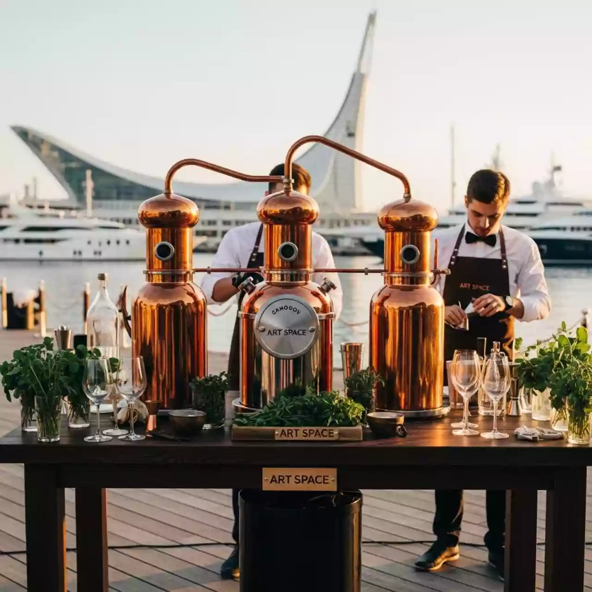 Аренда Самогон шоу на территории Морпорта Сочи — ART SPACE