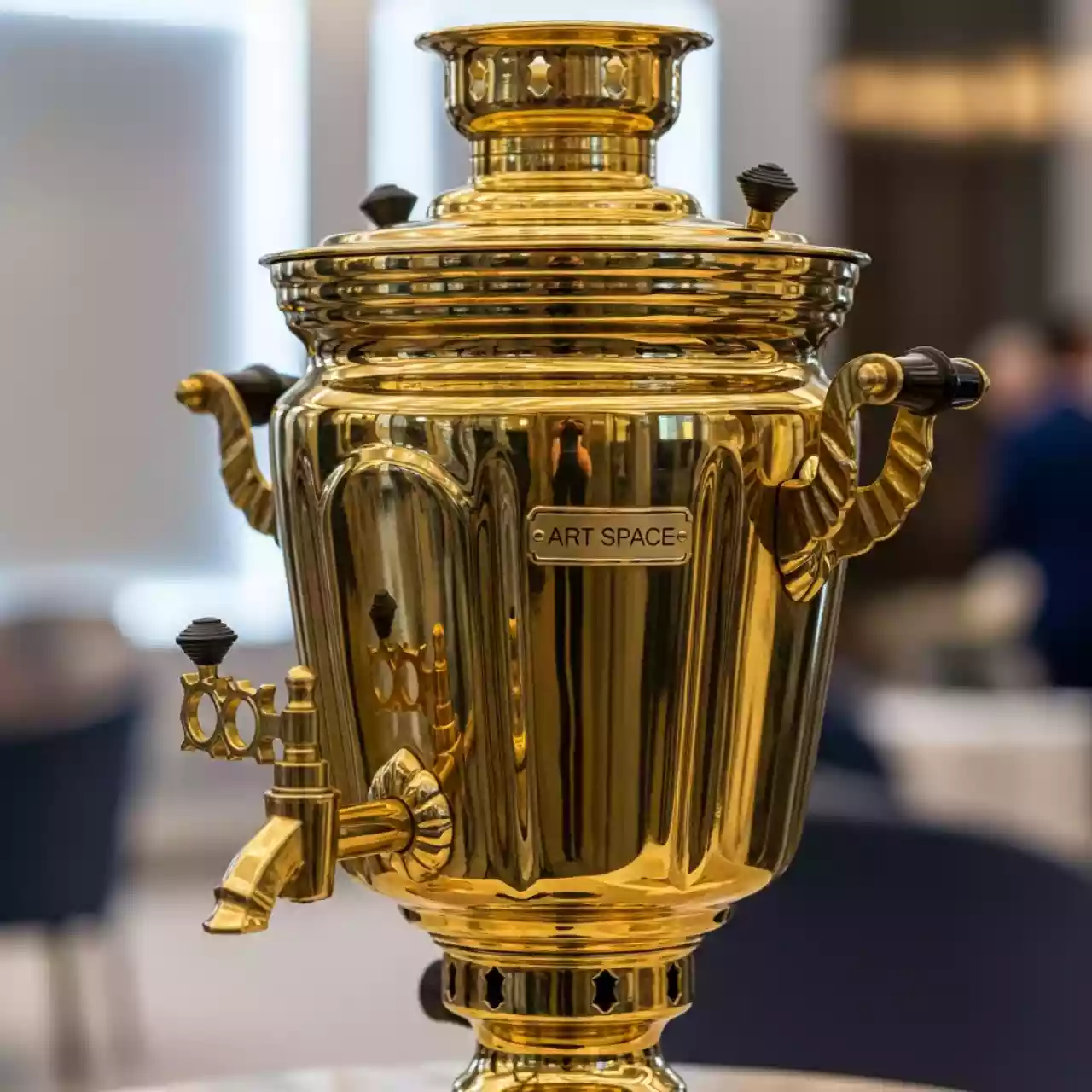 Аренда Самовар дровяной 4 л золото в Panorama by Mercure — ART SPACE
