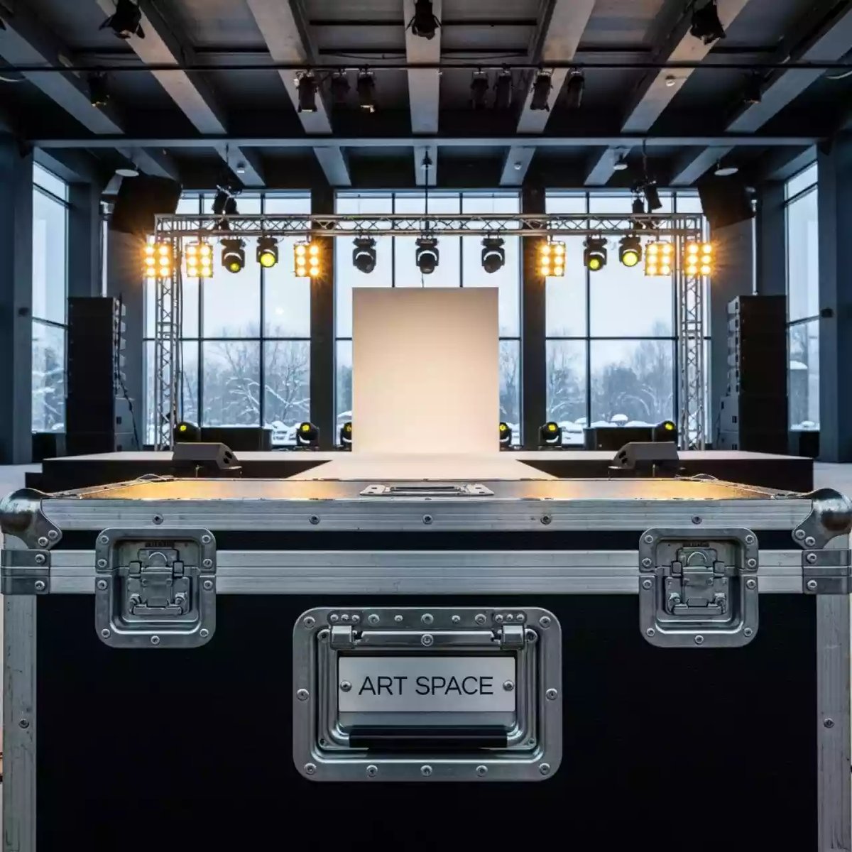 Аренда Сцена 6х4 м комплект свет и звук на вилле «Анна» — ART SPACE