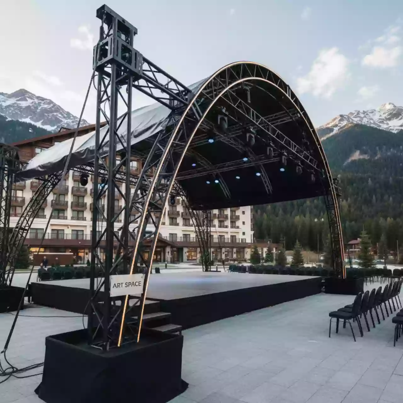 Аренда Сцена арочная 12х10 м черная в Golden Tulip Rosa Khutor — ART SPACE