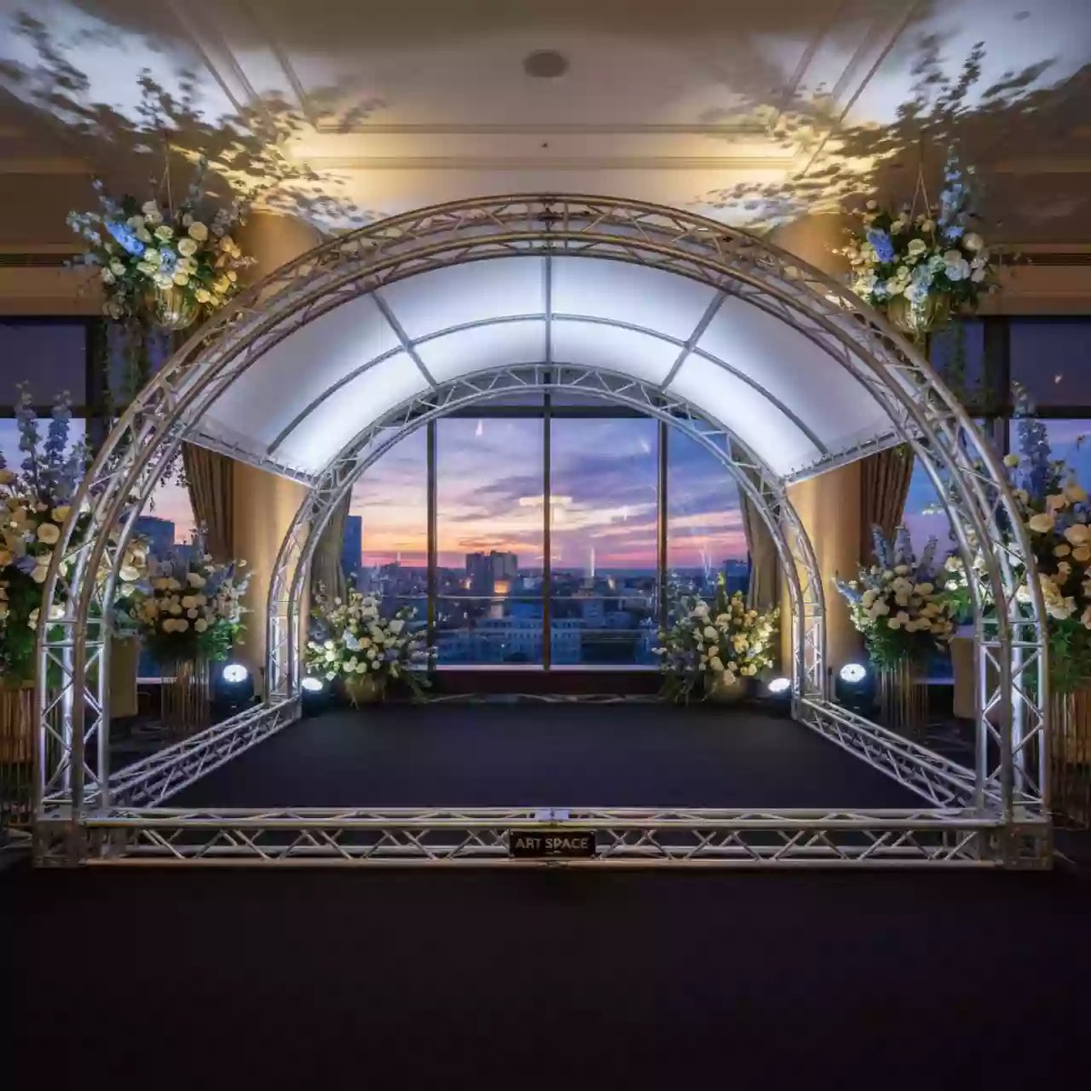 Аренда Сцена арочная 3х4 м в ресторане «Brunello» — ART SPACE