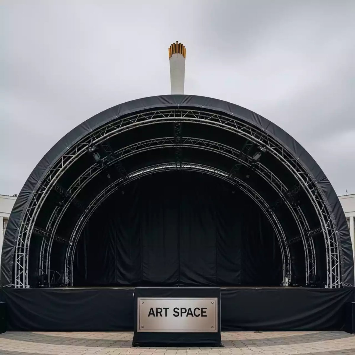 Аренда Сцена арочная 4х3 черная на Медальной площади — ART SPACE