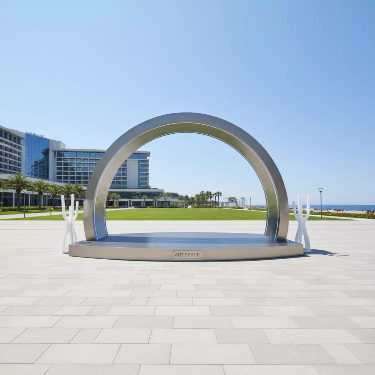 Аренда Сцена арочная 4х3 м металлик в Grand Karat Sochi — ART SPACE