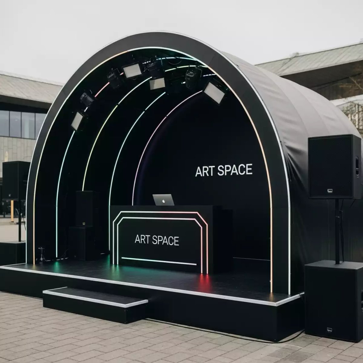 Аренда Сцена арочная 8х6 м черная в ресторане «Магеллан» — ART SPACE