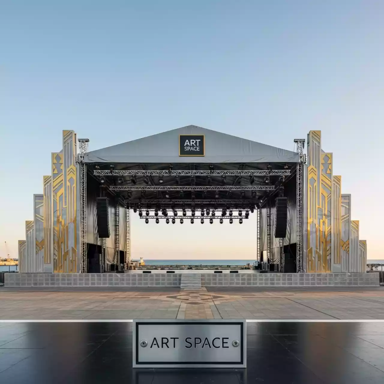 Аренда Сцена двускатная 14х10 м металлик на территории Морпорта Сочи — ART SPACE