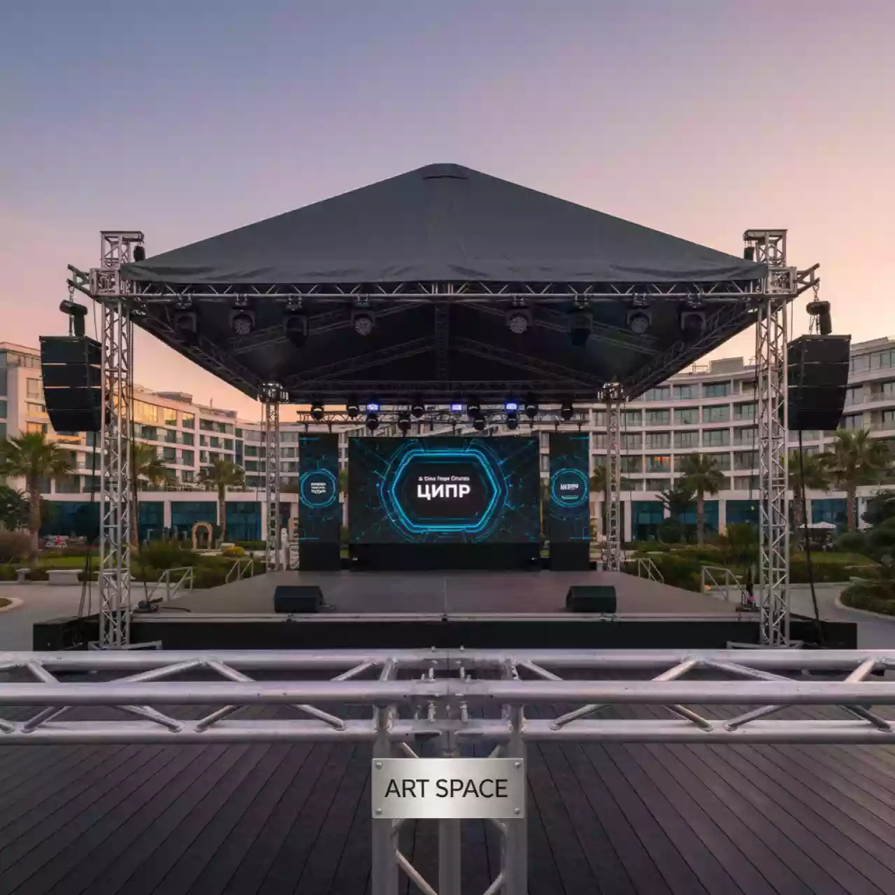 Аренда Сцена двускатная 18х12 м металлик в Сочи Парк Отеле — ART SPACE
