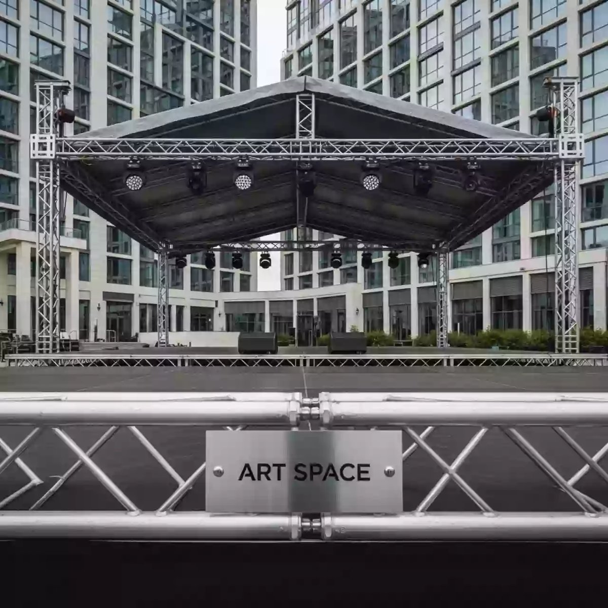 Аренда Сцена двускатная 8х6 м металлик в Imeretinskiy Hotel — ART SPACE