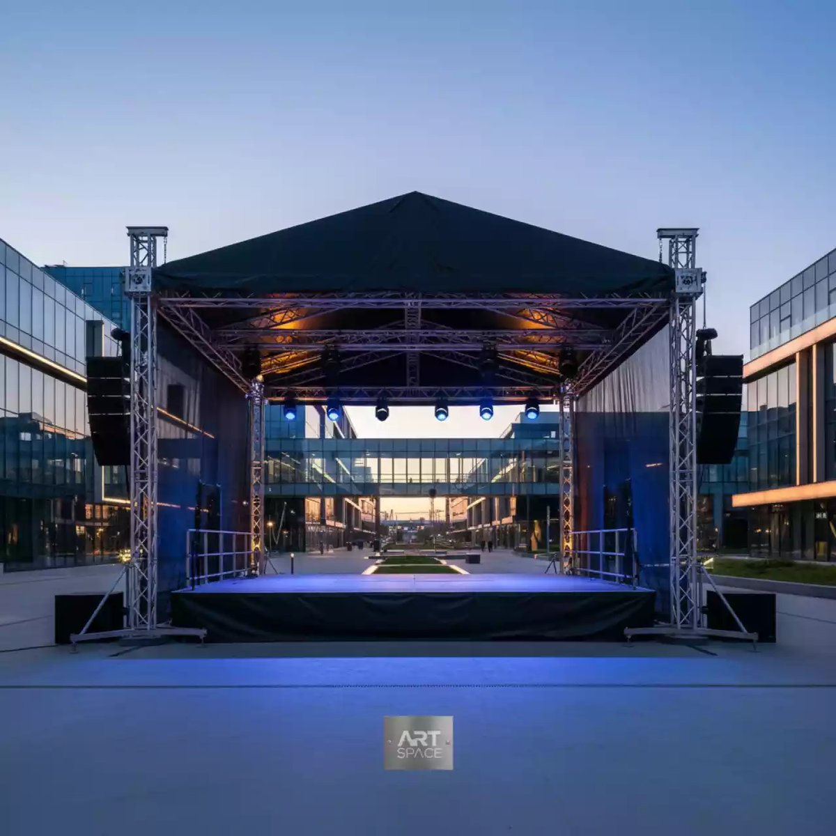 Аренда Сцена Layher 6х4 м с крышей в Delta Sirius — ART SPACE