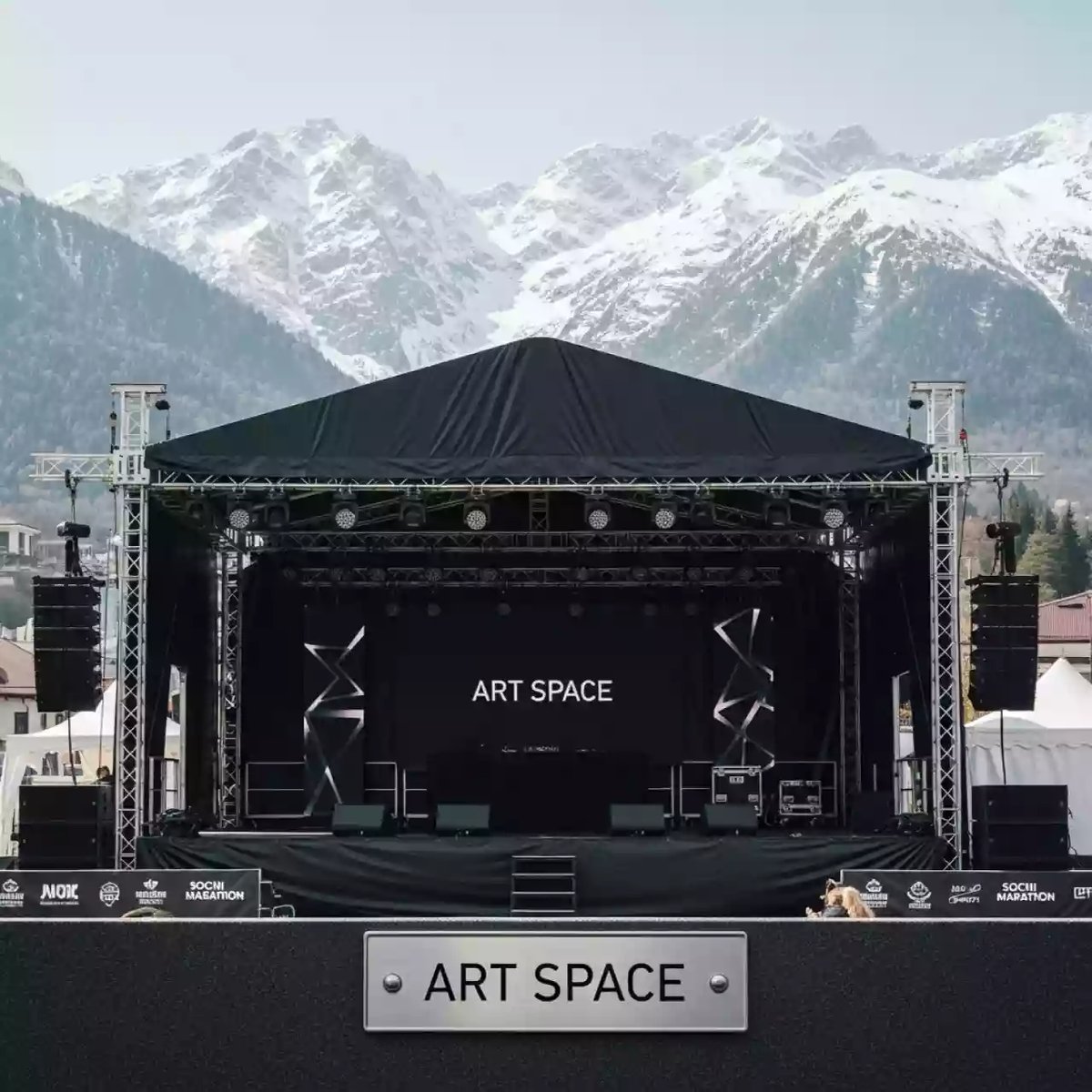 Аренда Сцена односкатная 10х8 черная в Sochi Marriott Krasnaya Polyana — ART SPACE