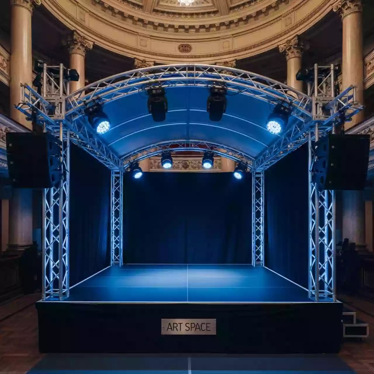 Аренда Сцена с арочной крышей 6х4 звук свет в Зимнем театре — ART SPACE