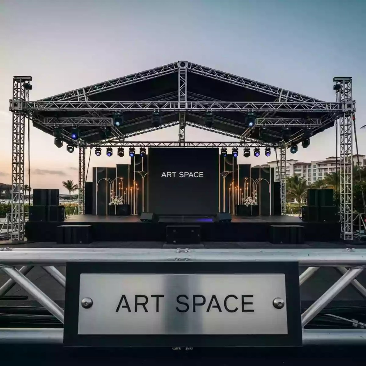 Аренда Сцена с крышей 6х4 м для концерта в Radisson Collection Paradise — ART SPACE