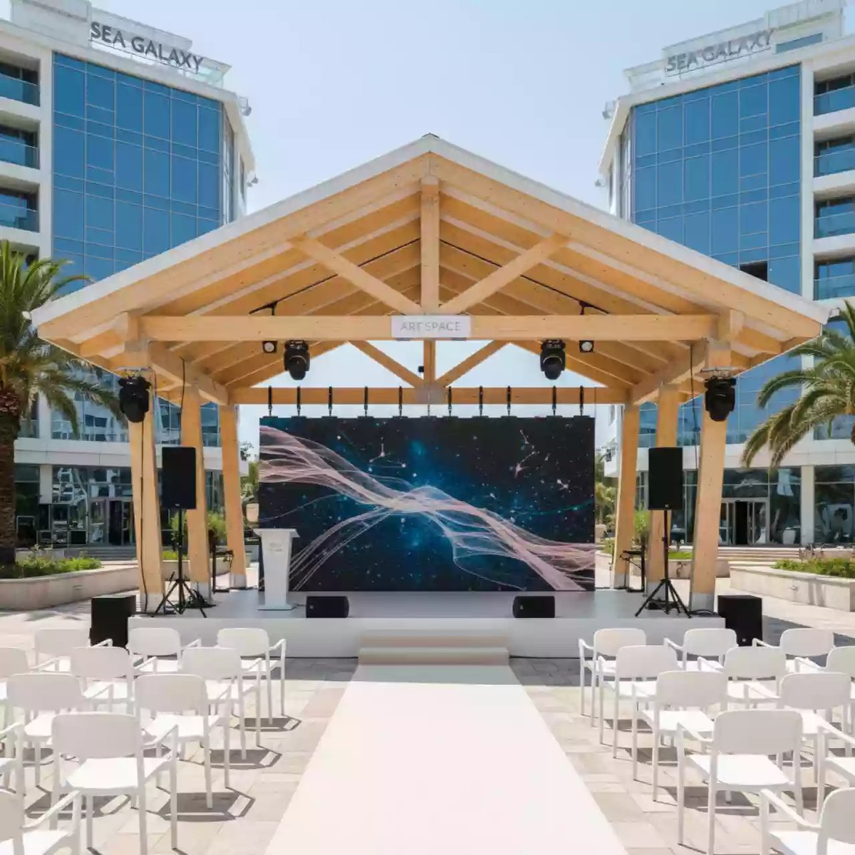 Аренда Сцена с крышей и светодиодный экран 4х2,5 м в комплексе Sea Galaxy — ART SPACE