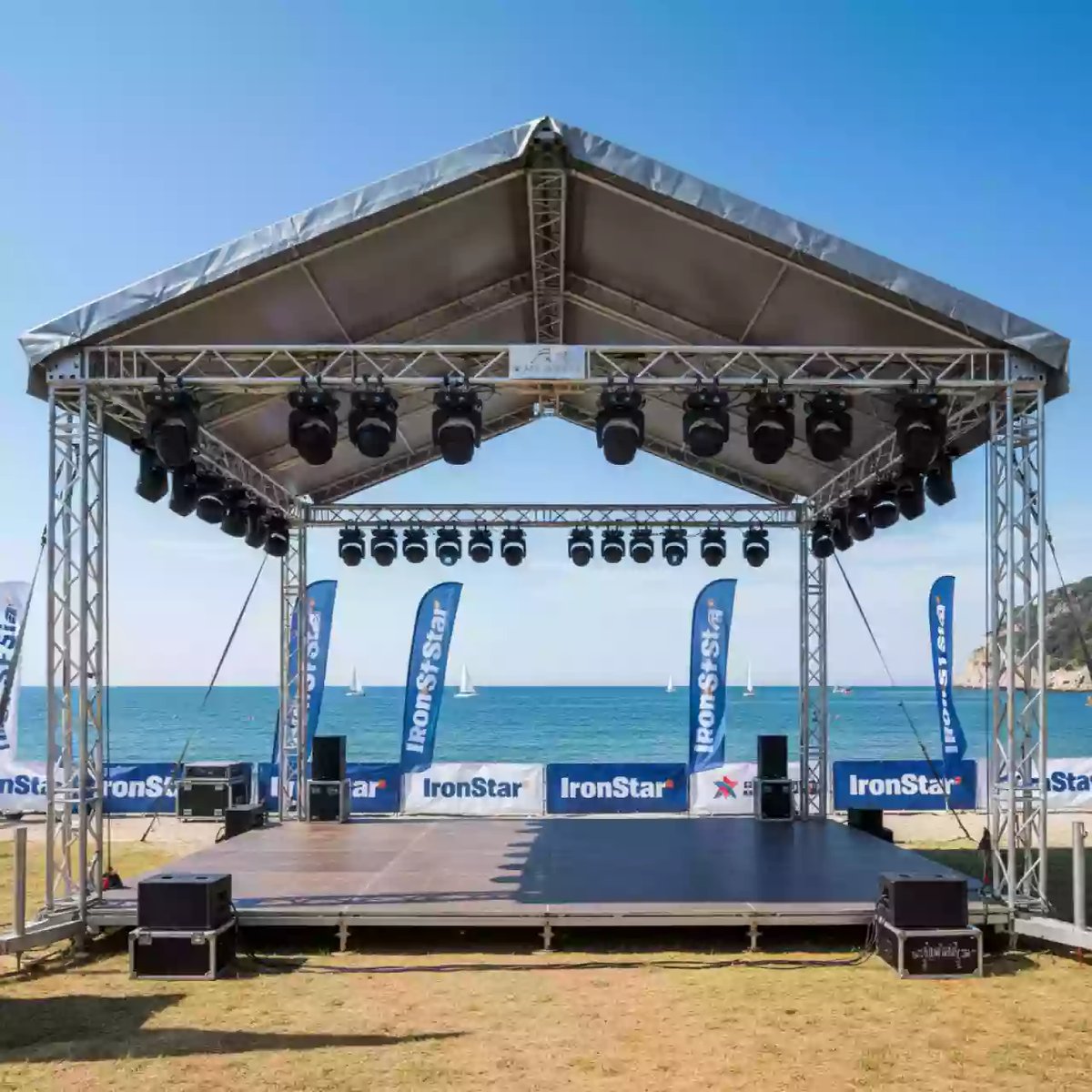 Аренда Сцена уличная 9х7 м с двускатной крышей на парусной регате (Сочи) — ART SPACE