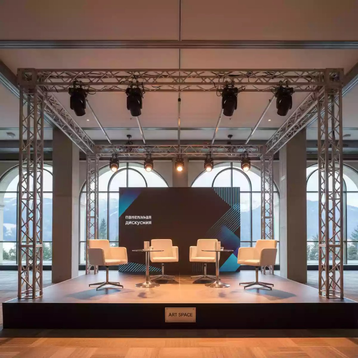 Аренда Сцены Layher с крышей 4х3 м в Radisson Hotel Rosa Khutor — ART SPACE