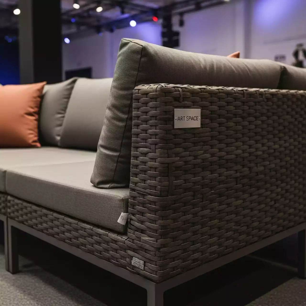 Аренда Секция центральная "Севилья" ROTANG LUX в Ледовом дворце «Айсберг» — ART SPACE