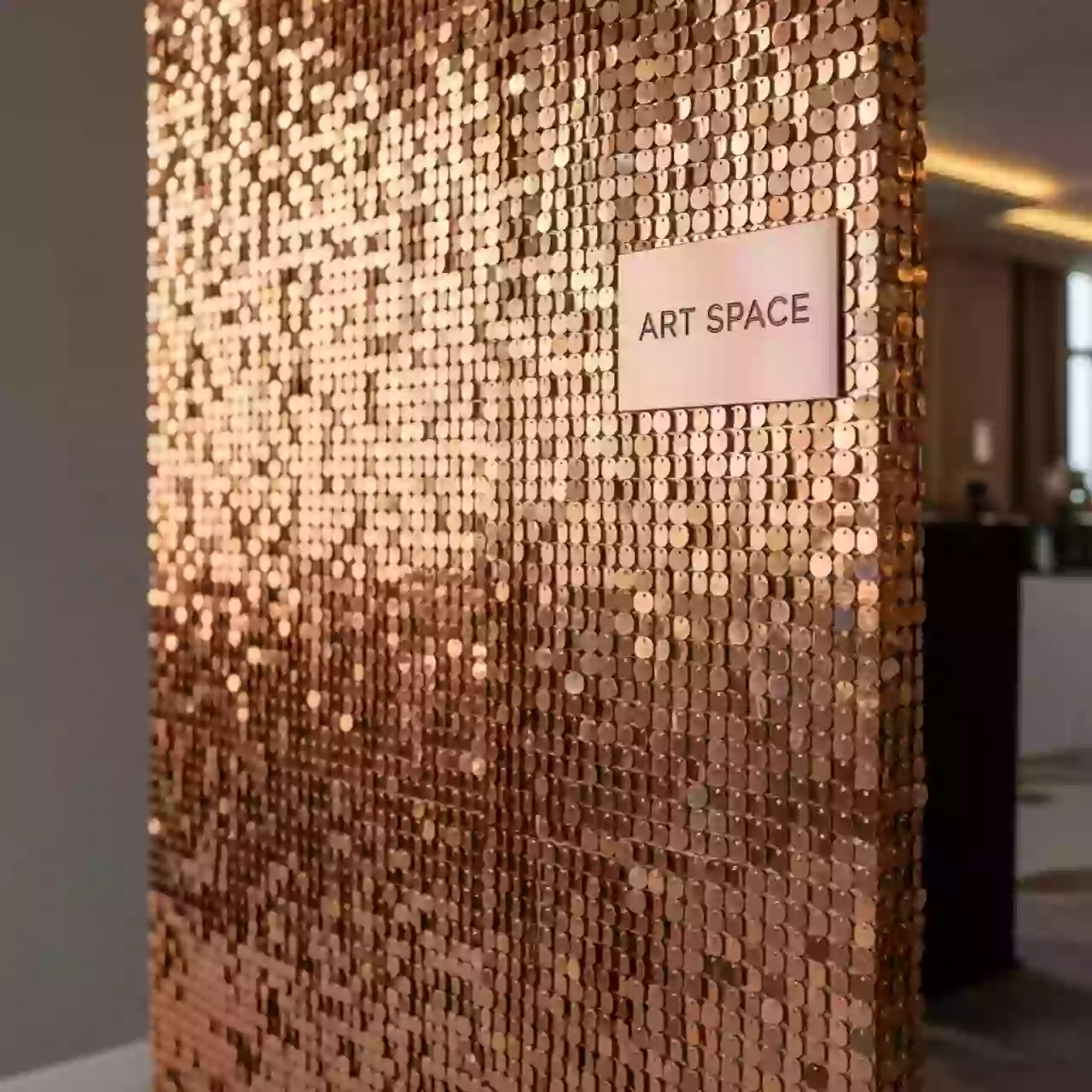 Аренда Секция из пайеток 900х2400 мм розовое золото в санатории «Заполярье» — ART SPACE