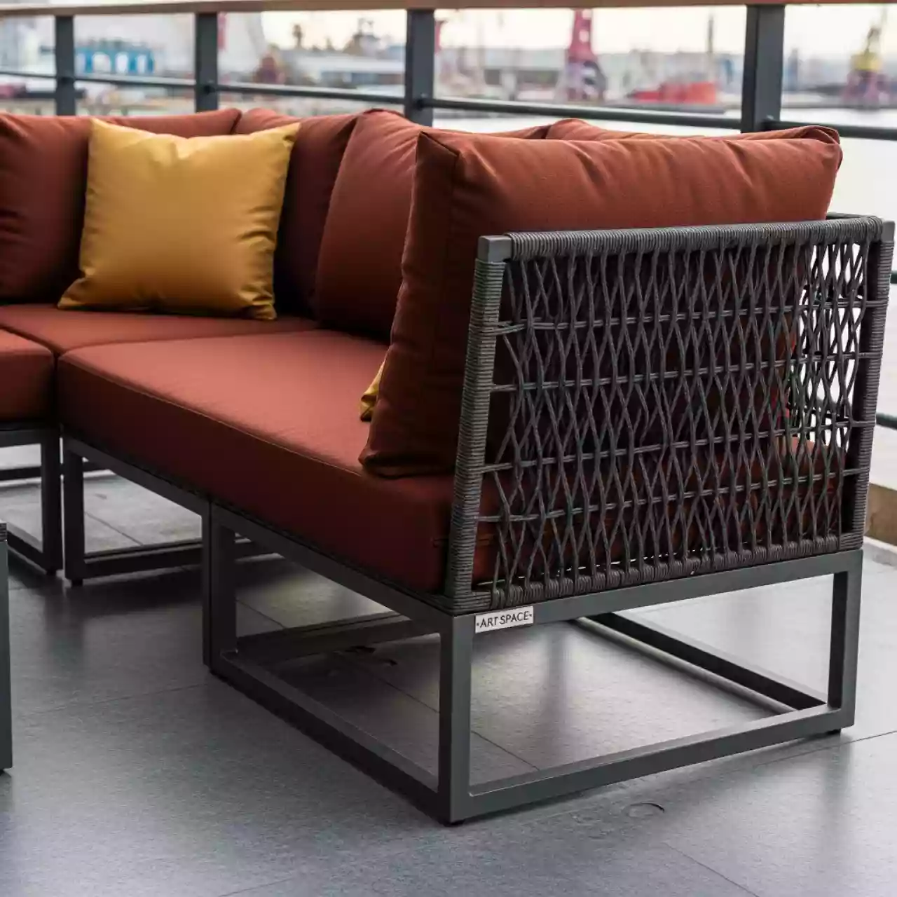 Аренда Секция угловая "Севилья" ROTANG LUX на территории Морпорта Сочи — ART SPACE