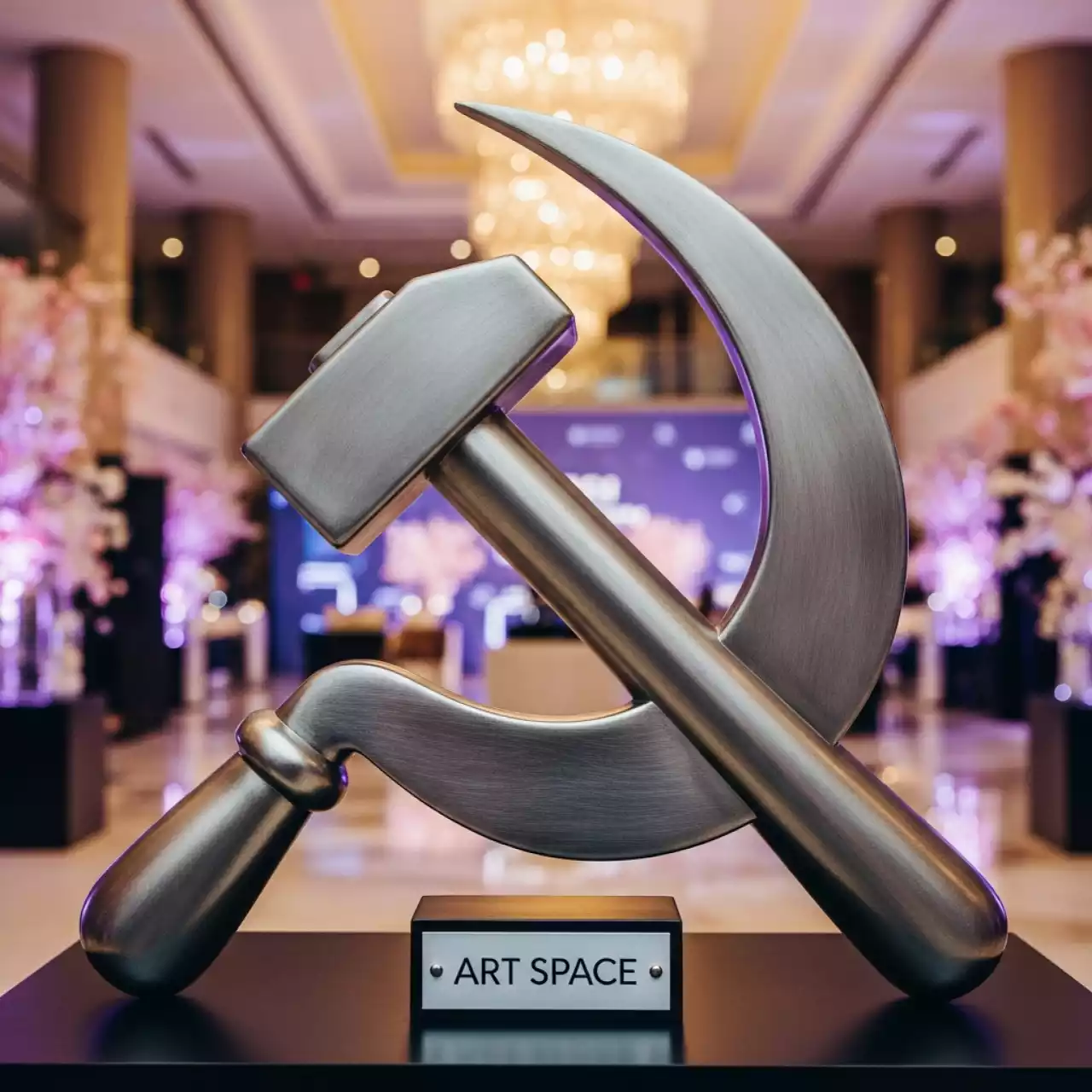 Аренда Серп и молот в Sochi Marriott Krasnaya Polyana — ART SPACE