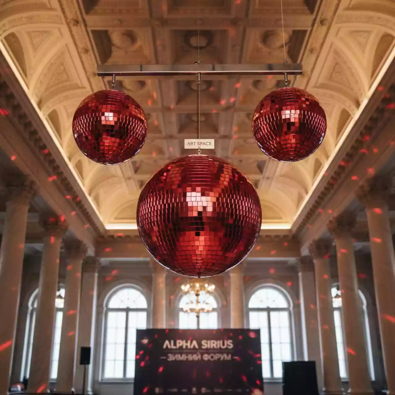Аренда Шар диско красный 15 25 30 см в Alpha Sirius — ART SPACE