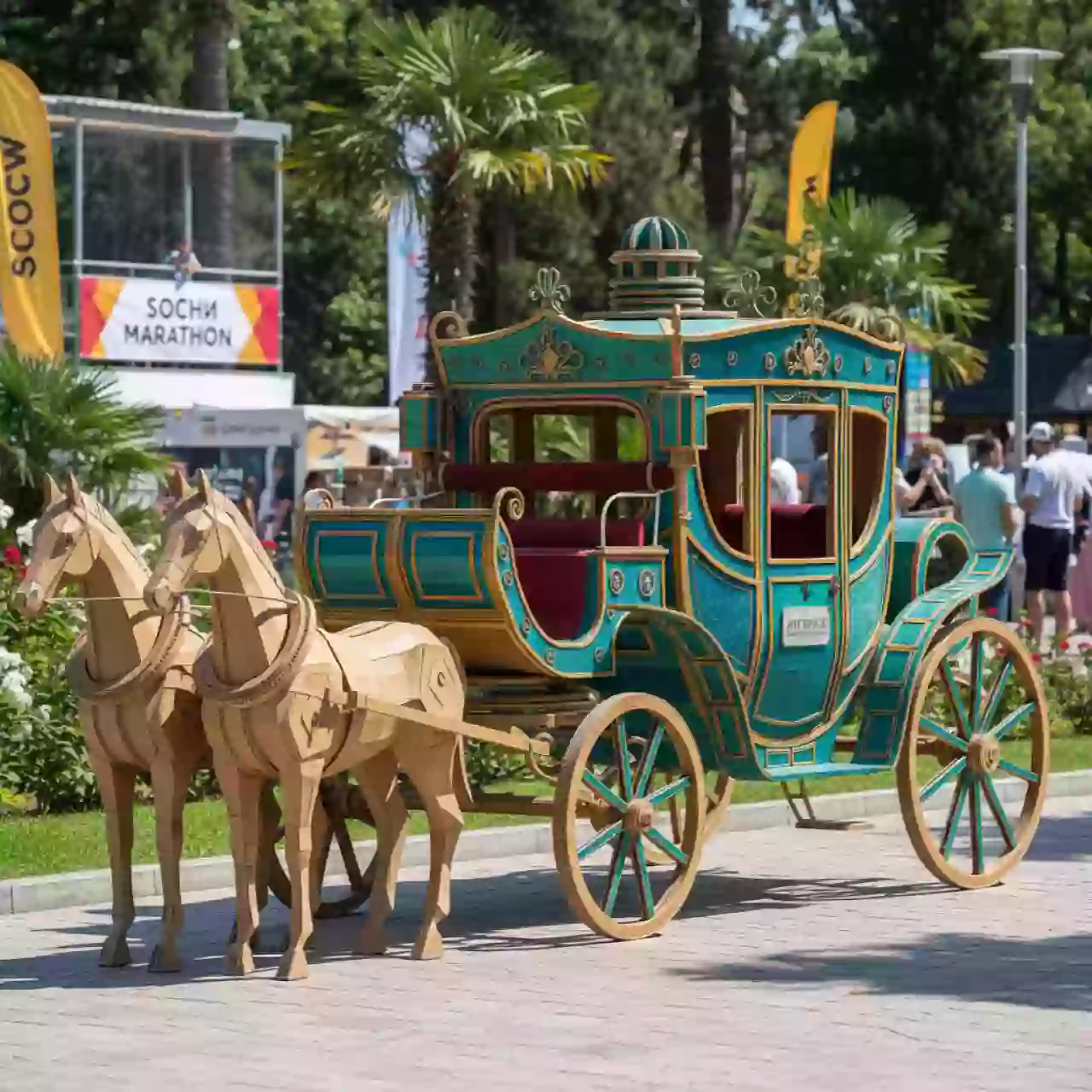 Аренда Шар фольгированный Лошадка в парке «Ривьера» – Идеальный подарок для Sochi Marathon! — ART SPACE