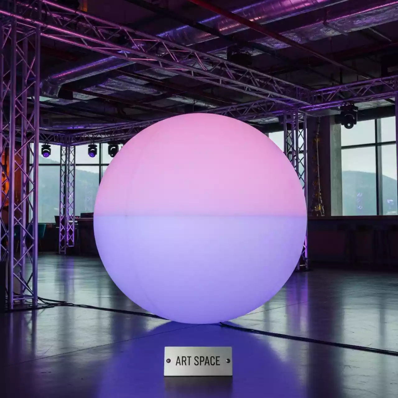 Аренда Шар LED диаметром 100 см в ресторане «Voda» — ART SPACE