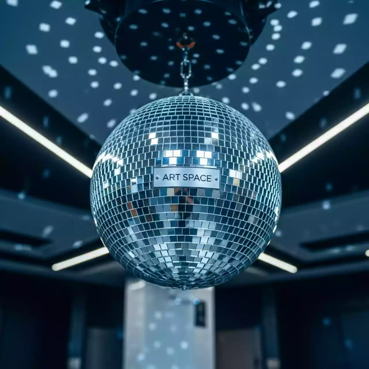 Аренда Шар зеркальный диаметр 75 см на теплоходе «Дагомыс» — ART SPACE