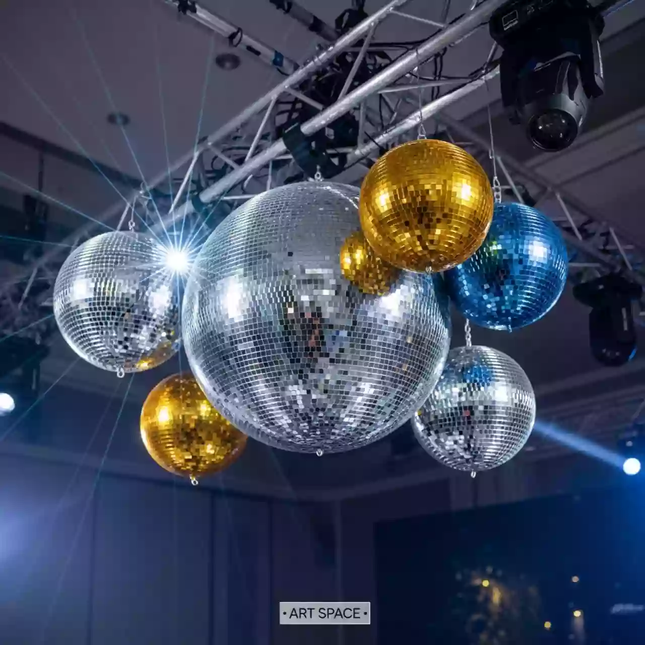 Аренда Шар зеркальный серебряный или цветной в отеле Radisson Lazurnaya — ART SPACE