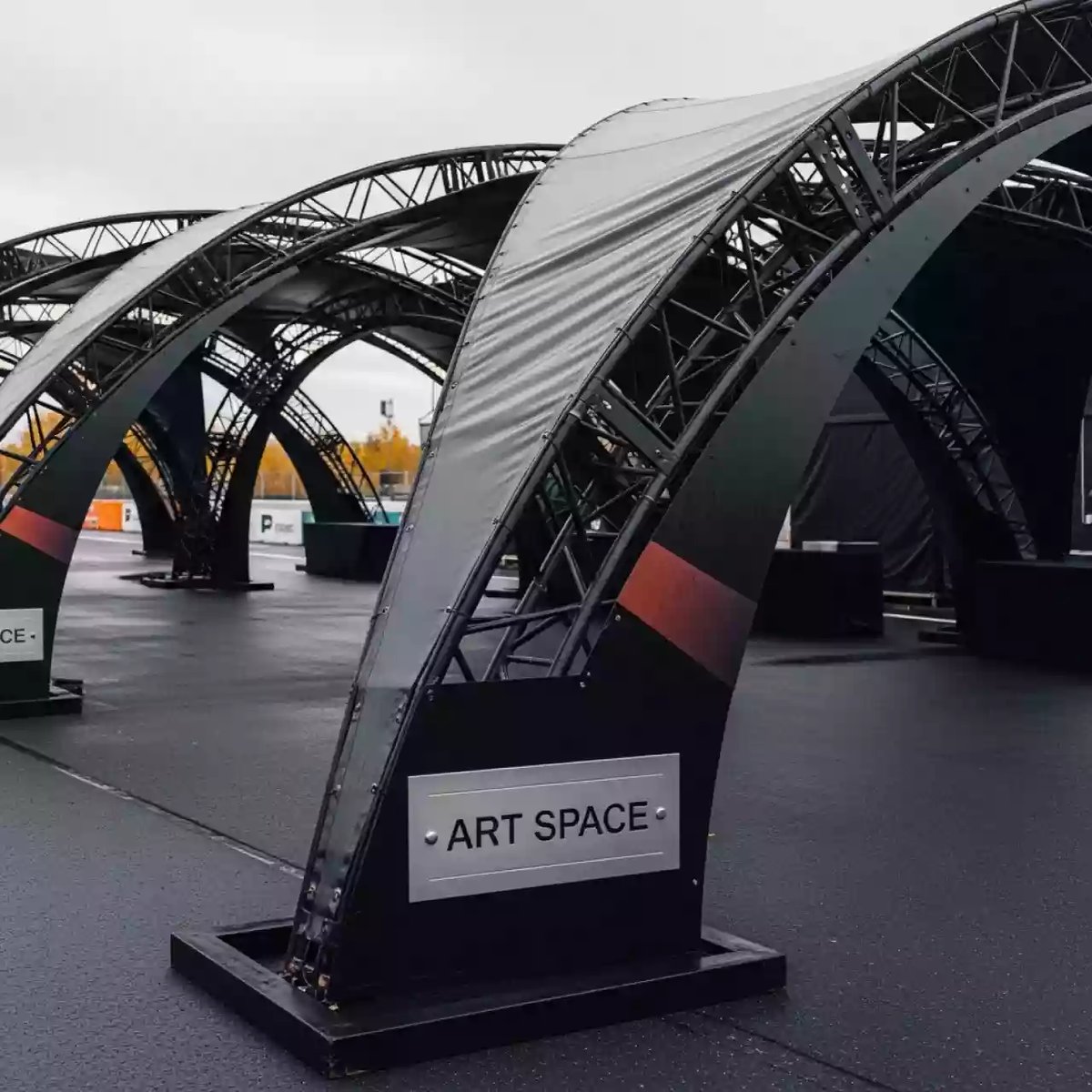 Аренда Шатер арочный из ферм черный 8х6 на Сочи Автодроме — ART SPACE