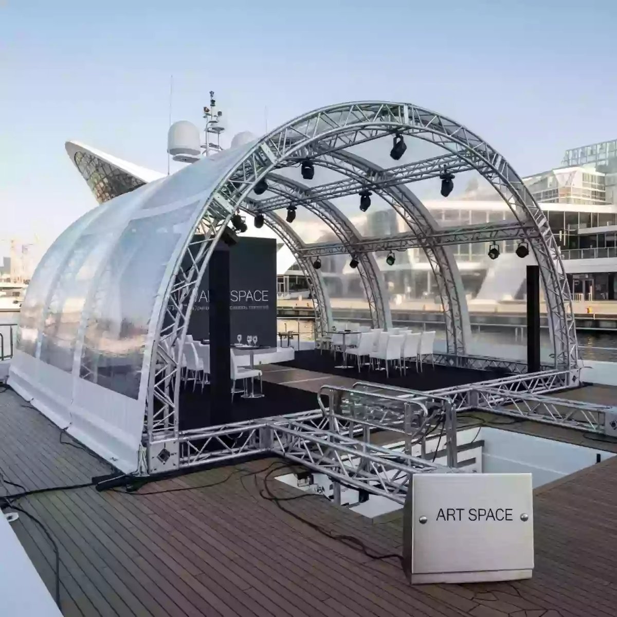 Аренда Шатер арочный из ферм металлик 8х6 на VIP-яхте (Имеретинский порт) — ART SPACE