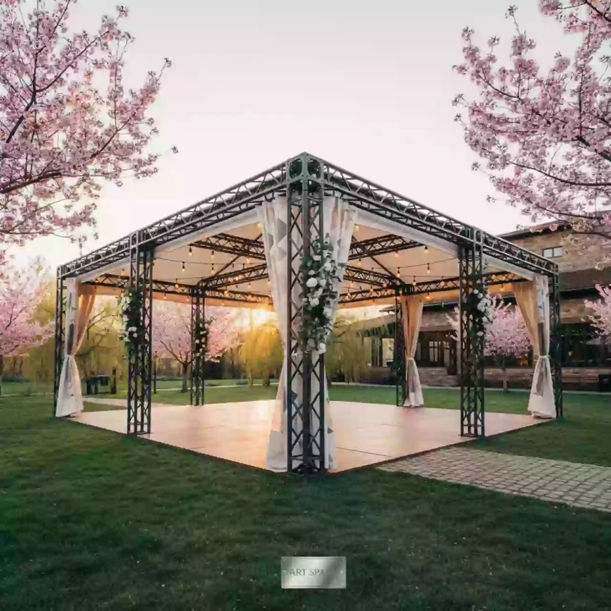 Аренда Шатер прямоугольный 8х4 м 32 м² в ресторане «Плакучая Ива» — ART SPACE