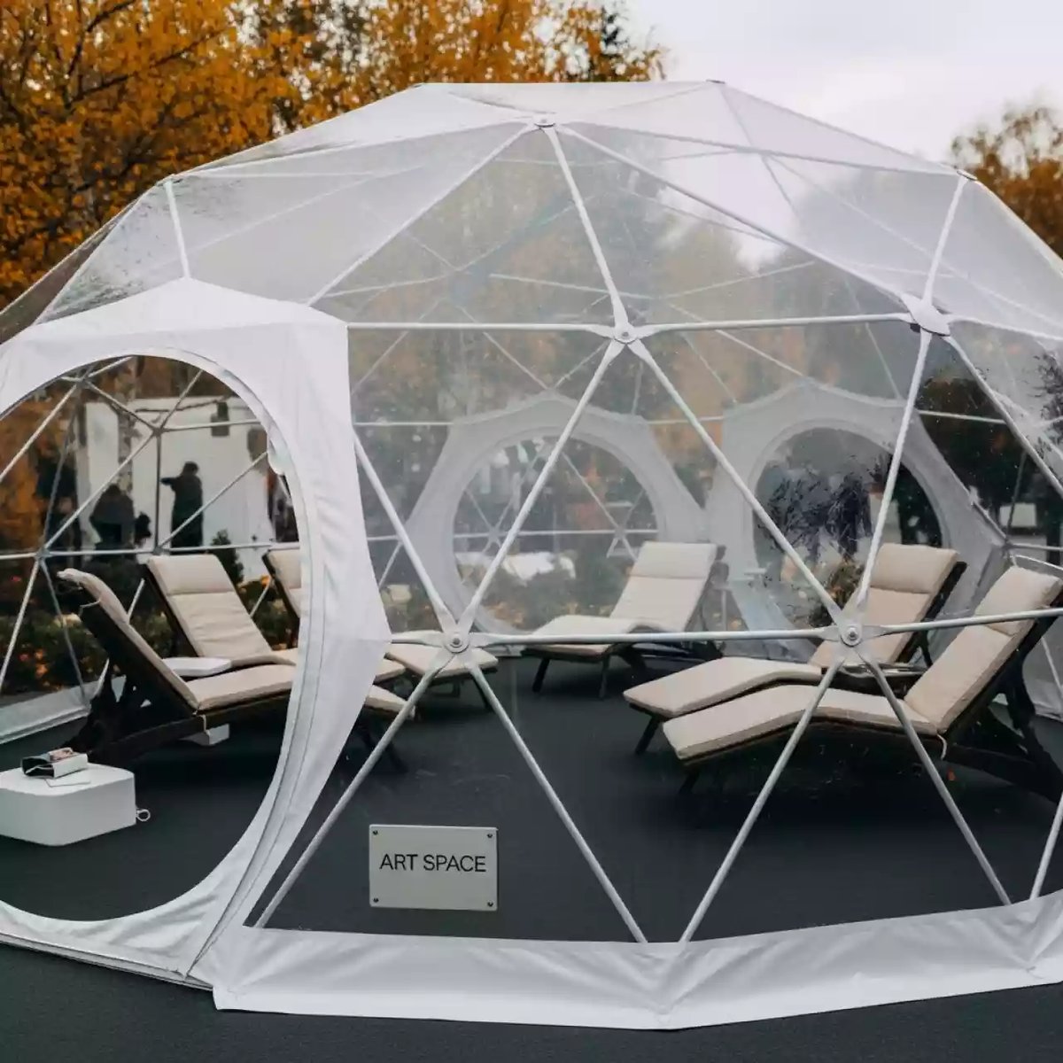 Аренда Шатер с лежаками Geneva в санатории «Черноморье» — ART SPACE