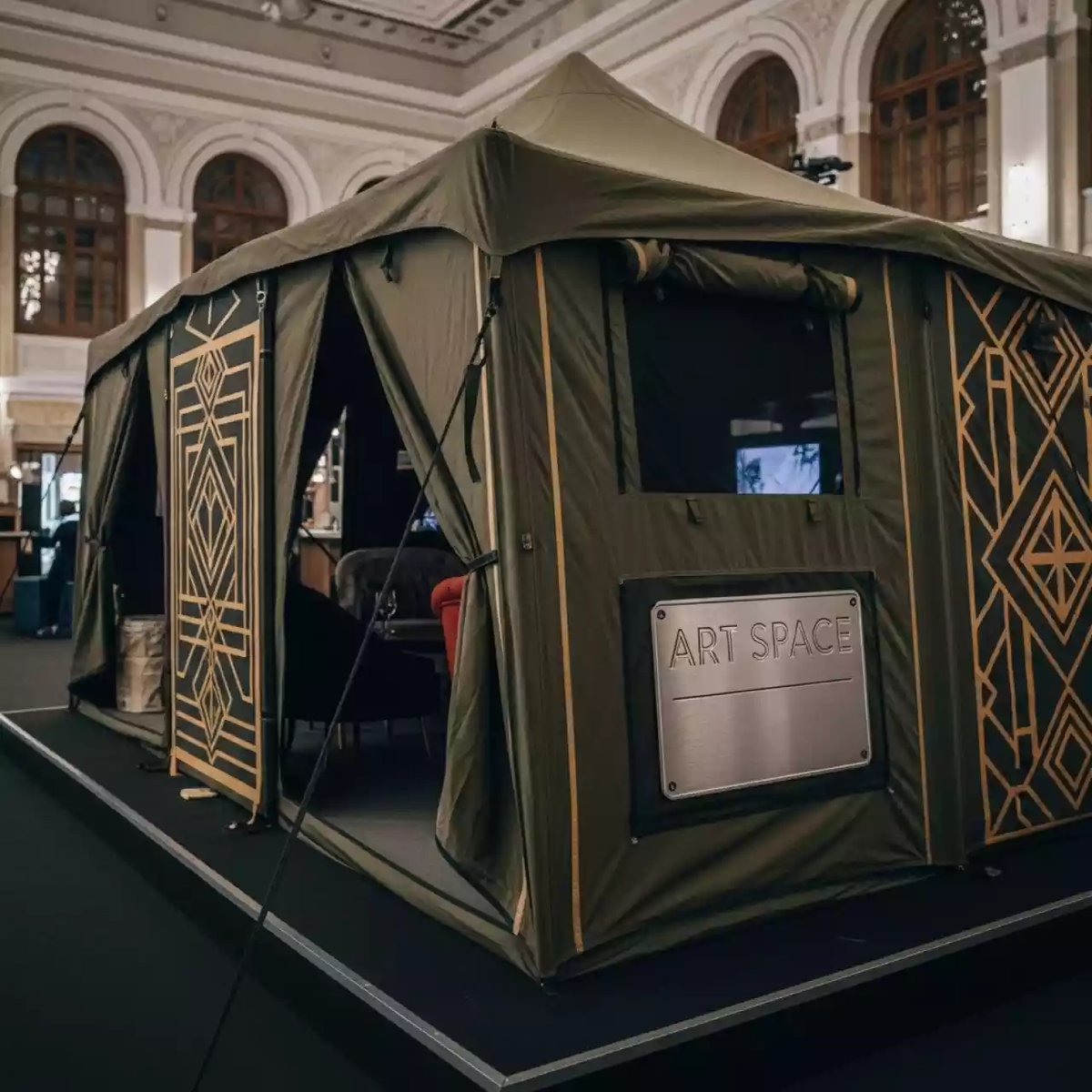 Аренда Шатер военный Премиум Бизон 4х8 в конгресс-холле отеля Жемчужина — ART SPACE