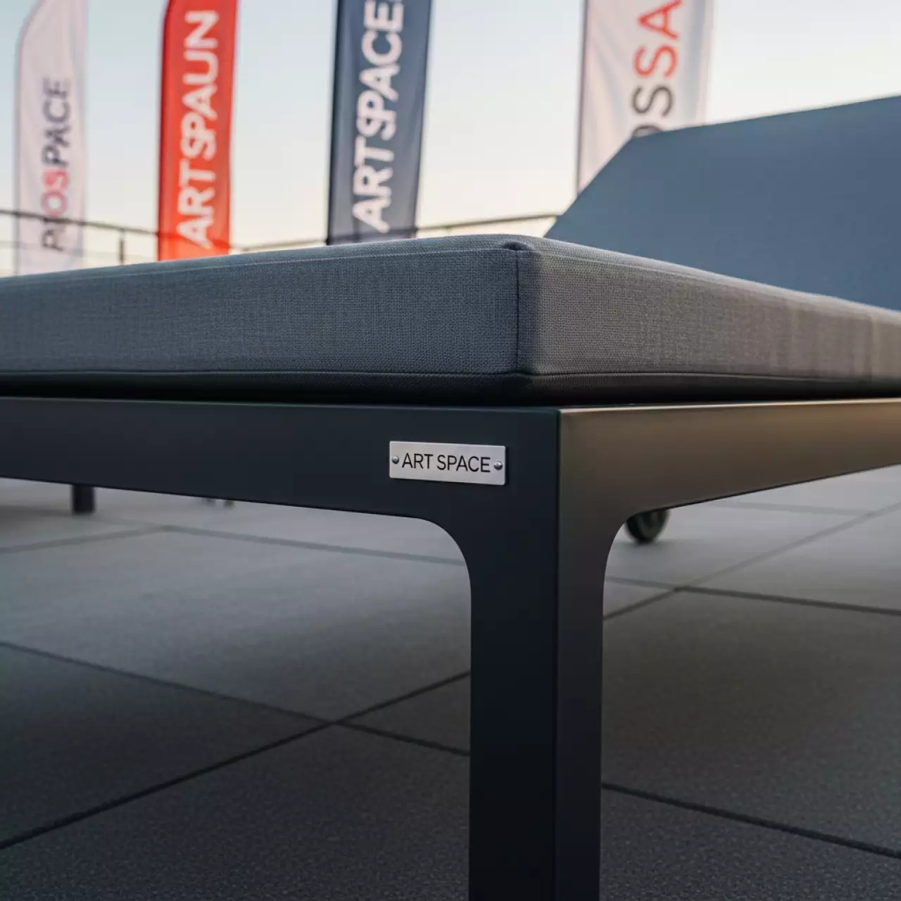 Аренда Шезлонг AMALFI каркас алюминий цвет LAVA подушки ткань водонепроницаемая Stone в санатории «Заполярье» — ART SPACE