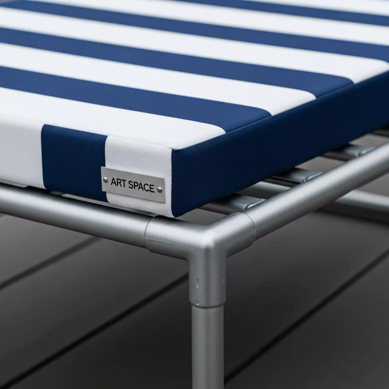 Аренда Шезлонг бело синий 01 036BW в ресторане «Сыроварня» — ART SPACE