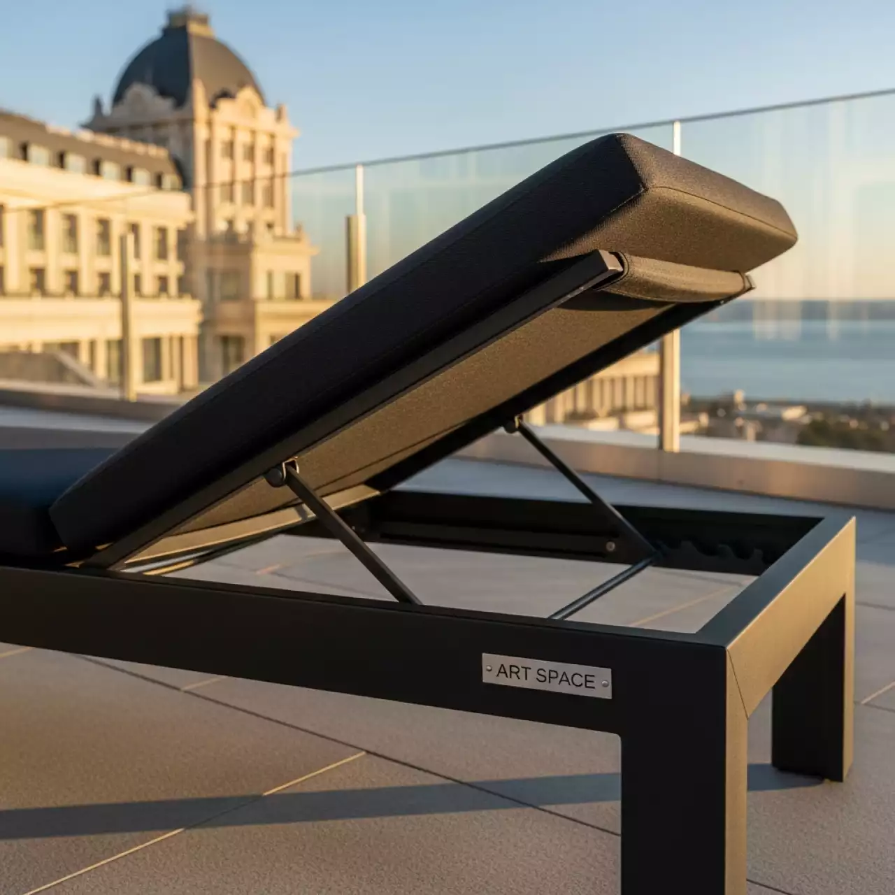 Аренда Шезлонг COSTA антрацит каркас карбоновый в отеле Radisson Lazurnaya — ART SPACE