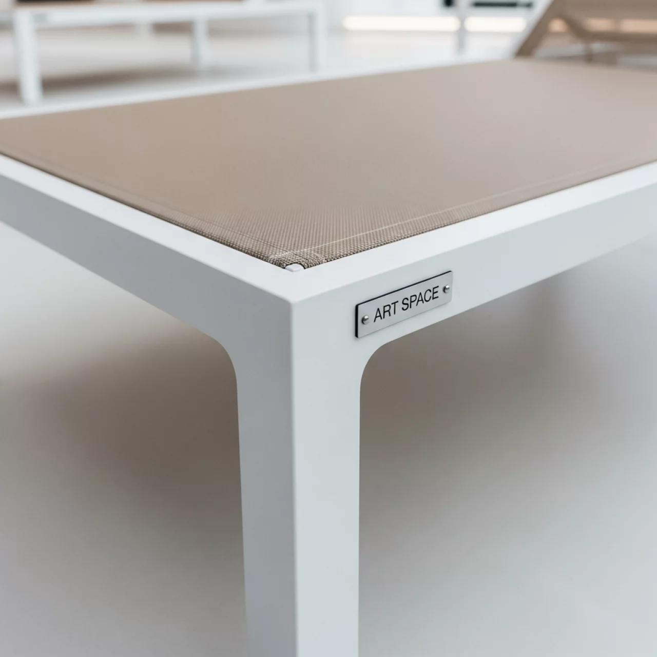 Аренда Шезлонг COSTA бежевый каркас белый в Grand Karat Sochi — ART SPACE