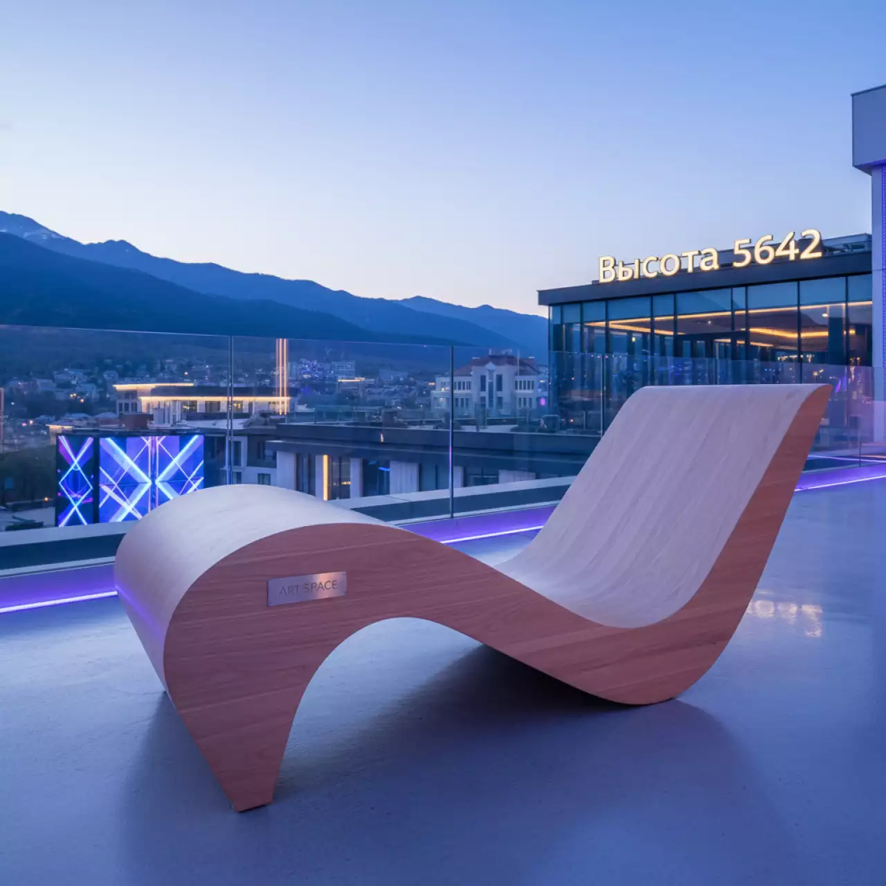 Аренда Шезлонг деревянный Maryland в ресторане «Высота 5642» — ART SPACE