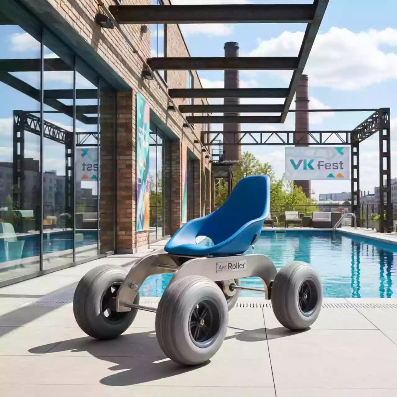 Аренда Шезлонг инвалидный Roller для бассейна и пляжа в Panorama by Mercure — ART SPACE