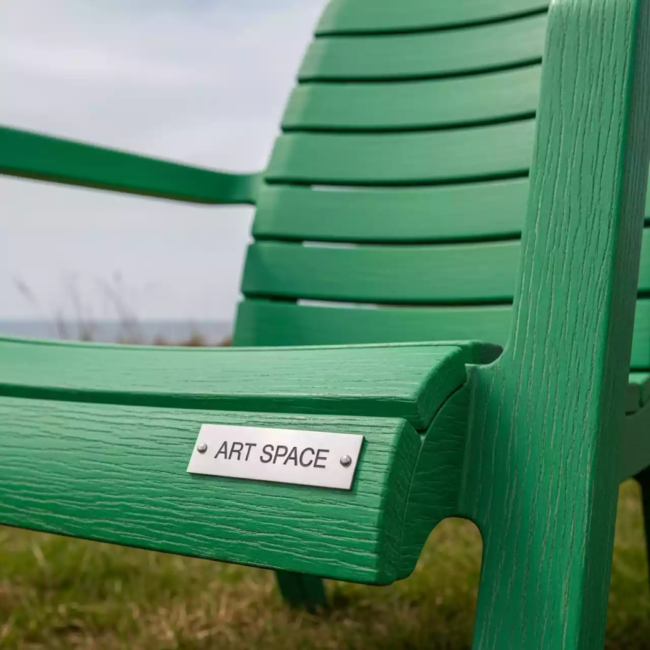 Аренда Шезлонг из пластика зеленый под фактуру дерева Прованс Морпорт Сочи — ART SPACE