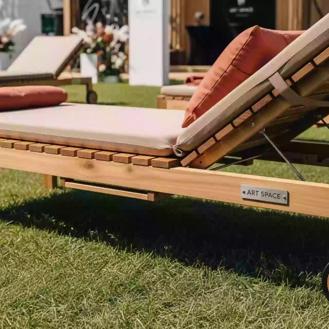 Аренда Шезлонг лежак AFM 803A beige terracotta из акации в Golden Tulip Rosa Khutor — ART SPACE