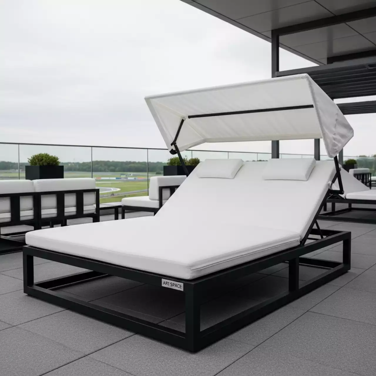 Аренда Шезлонг лежак KVIMOL KM 0099 белые подушки и тент в ресторане «Магадан» — ART SPACE