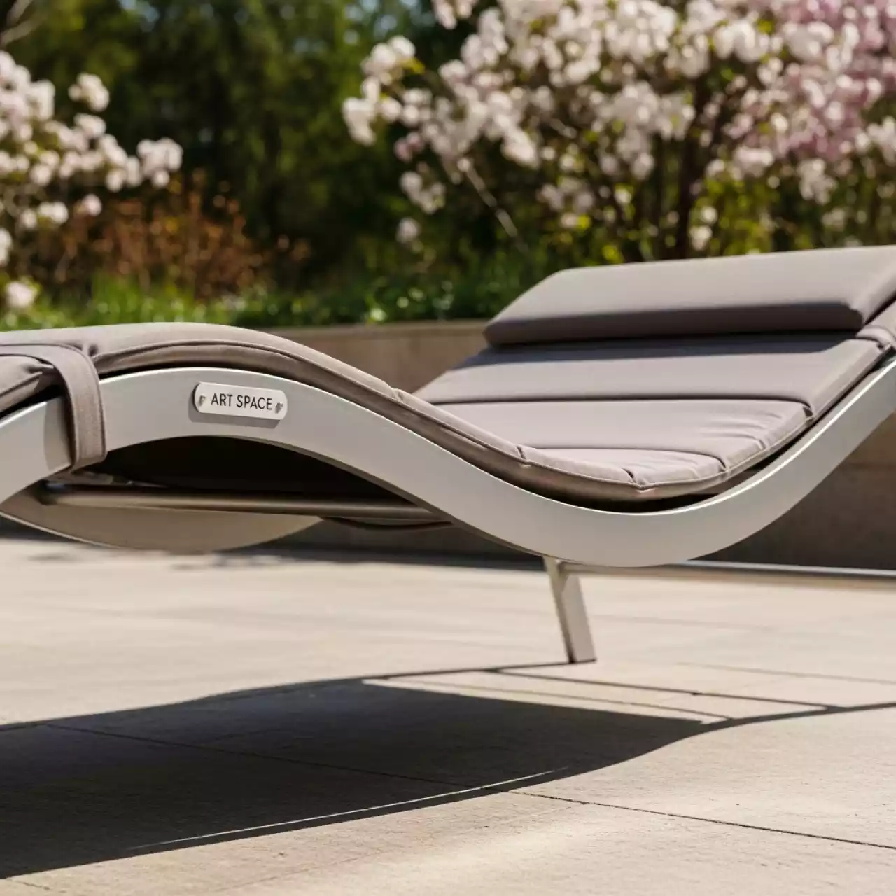 Аренда Шезлонг лежак металлический Wave Pad в санатории «Октябрьский» — ART SPACE