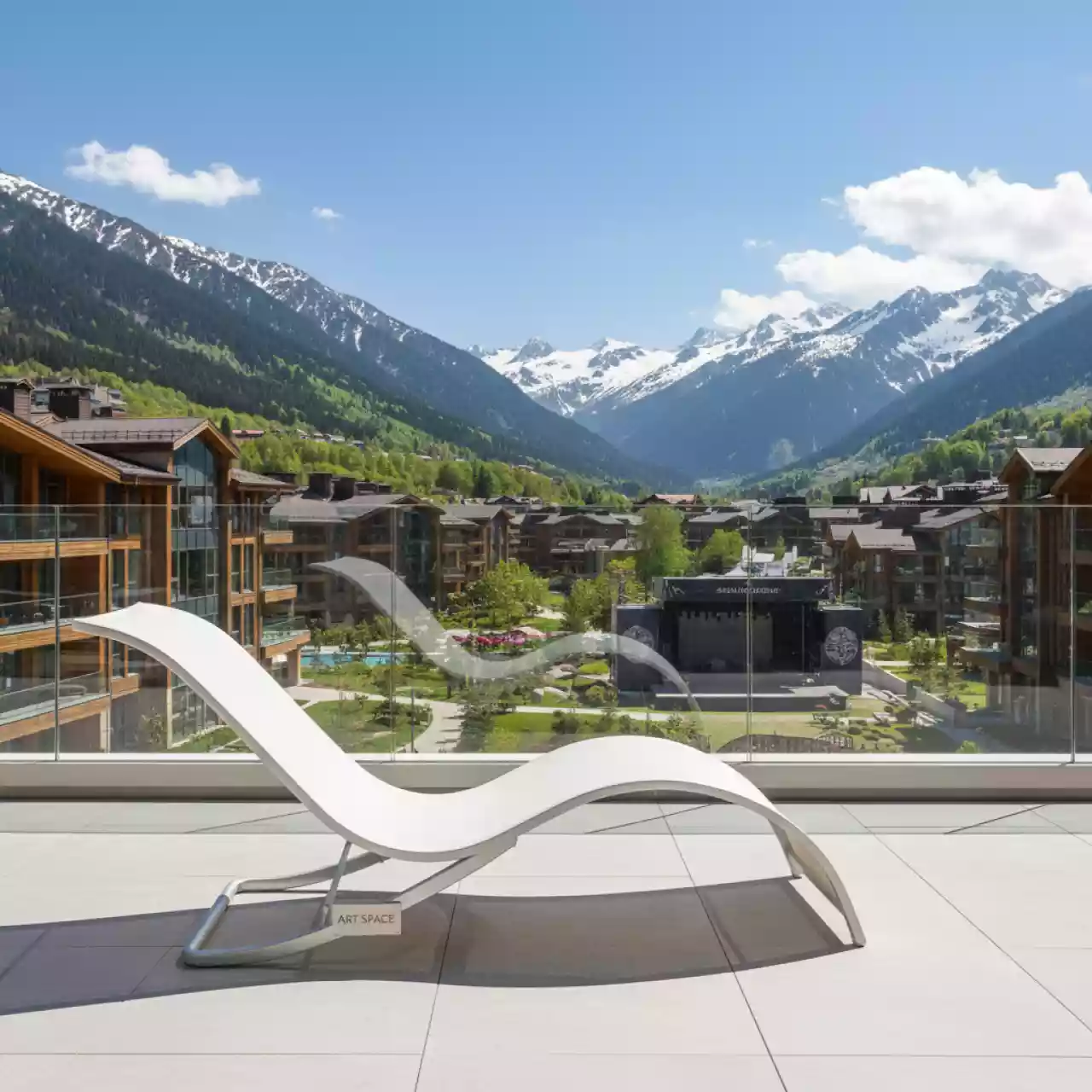 Аренда Шезлонг лежак металлический Wave Paint белый в Гранд Отель Поляна — ART SPACE