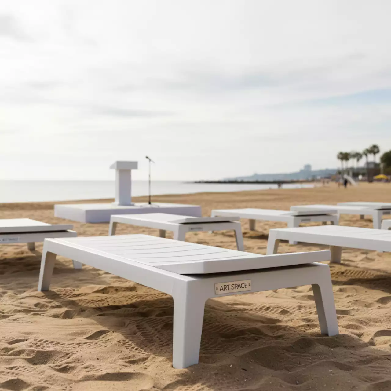 Аренда Шезлонг лежак пластиковый Omega на пляже «Ривьера» — ART SPACE