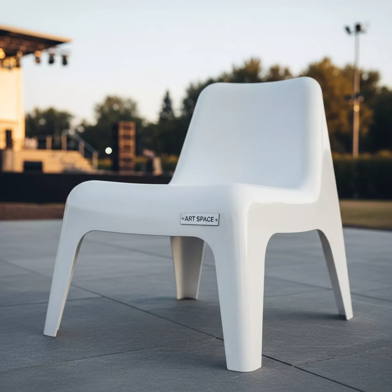 Аренда Шезлонг лежак пластиковый TiCTaC Standard в Сириус Арене — ART SPACE