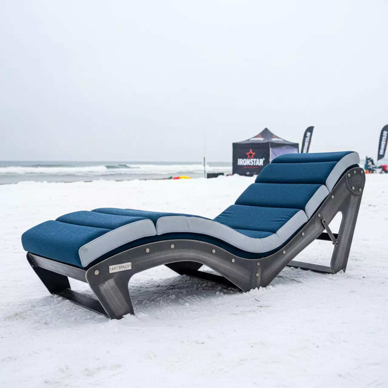 Аренда Шезлонг лежак с обивкой Wave Dondol в пляжном комплексе VinoGrad — ART SPACE